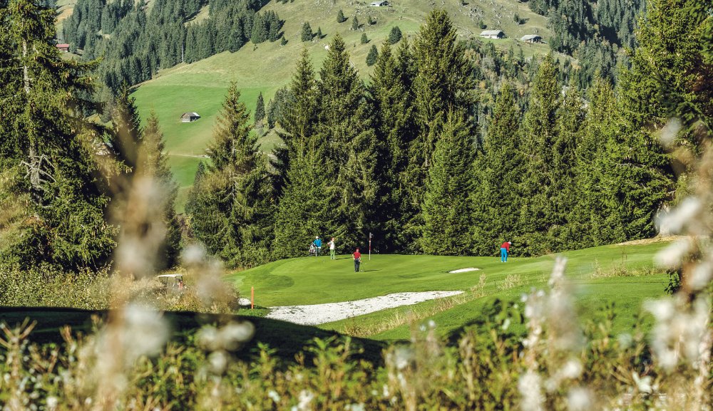 Golf spielen mitten im Saanenland